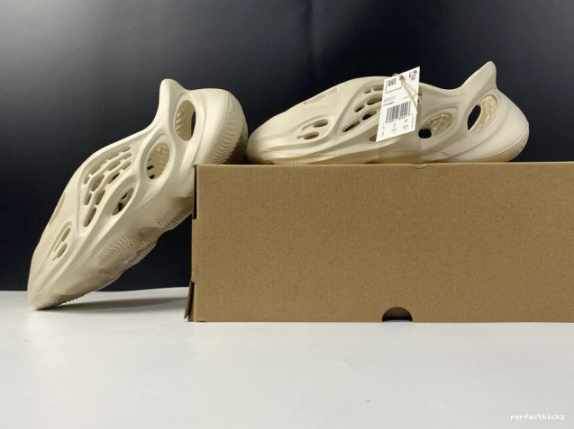 Sand FY4567 Yeezy Adidas Foam RNNR 0806